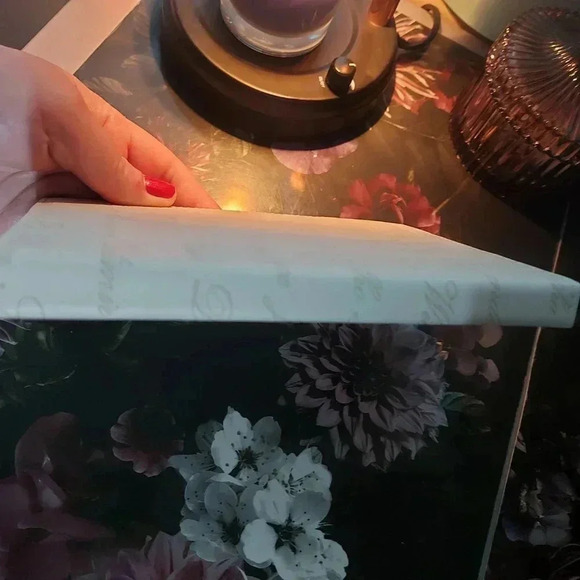 E-Reader Sleeve Cover Case Cream Faux Leather Authors Names Engraved - Picture 4 of 9